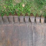 Table basse en bois sculpté de la tribu Naga