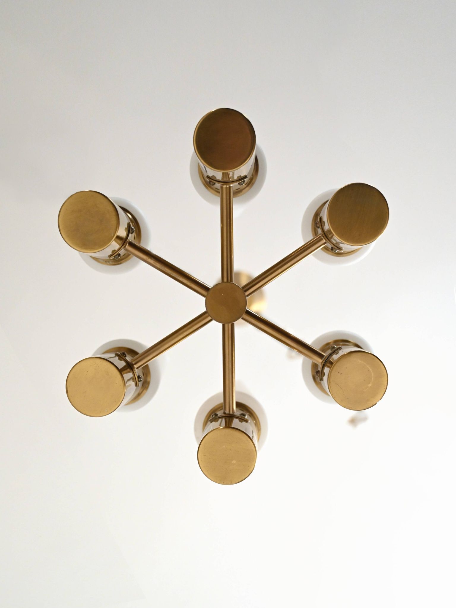 Lustre en laiton et verre des années 1950 par Hans-Agne Jakobsson