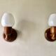 Paire d'appliques 1980 bois et opaline