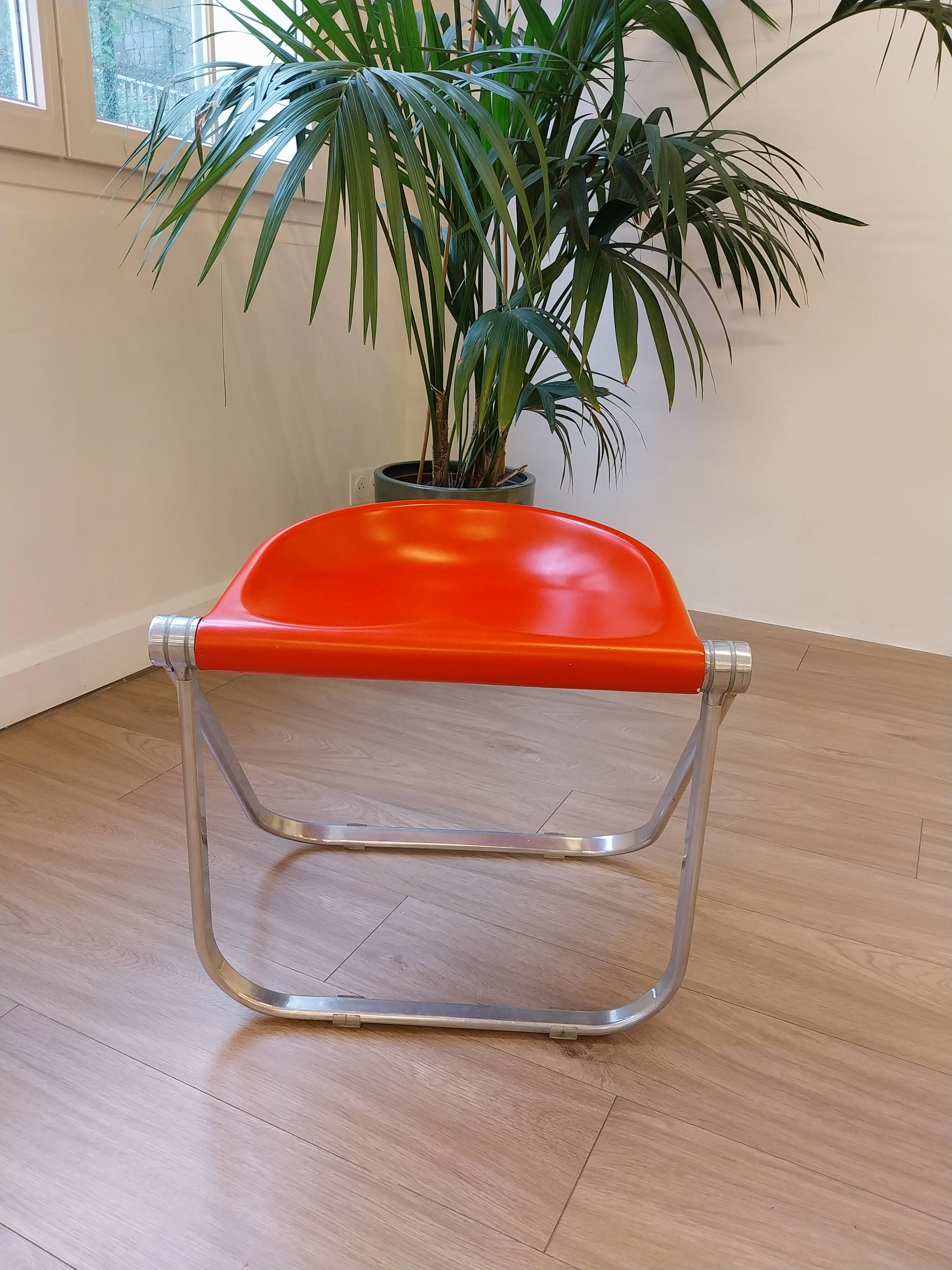 Vintage red Pluff stool – Anonima Castelli