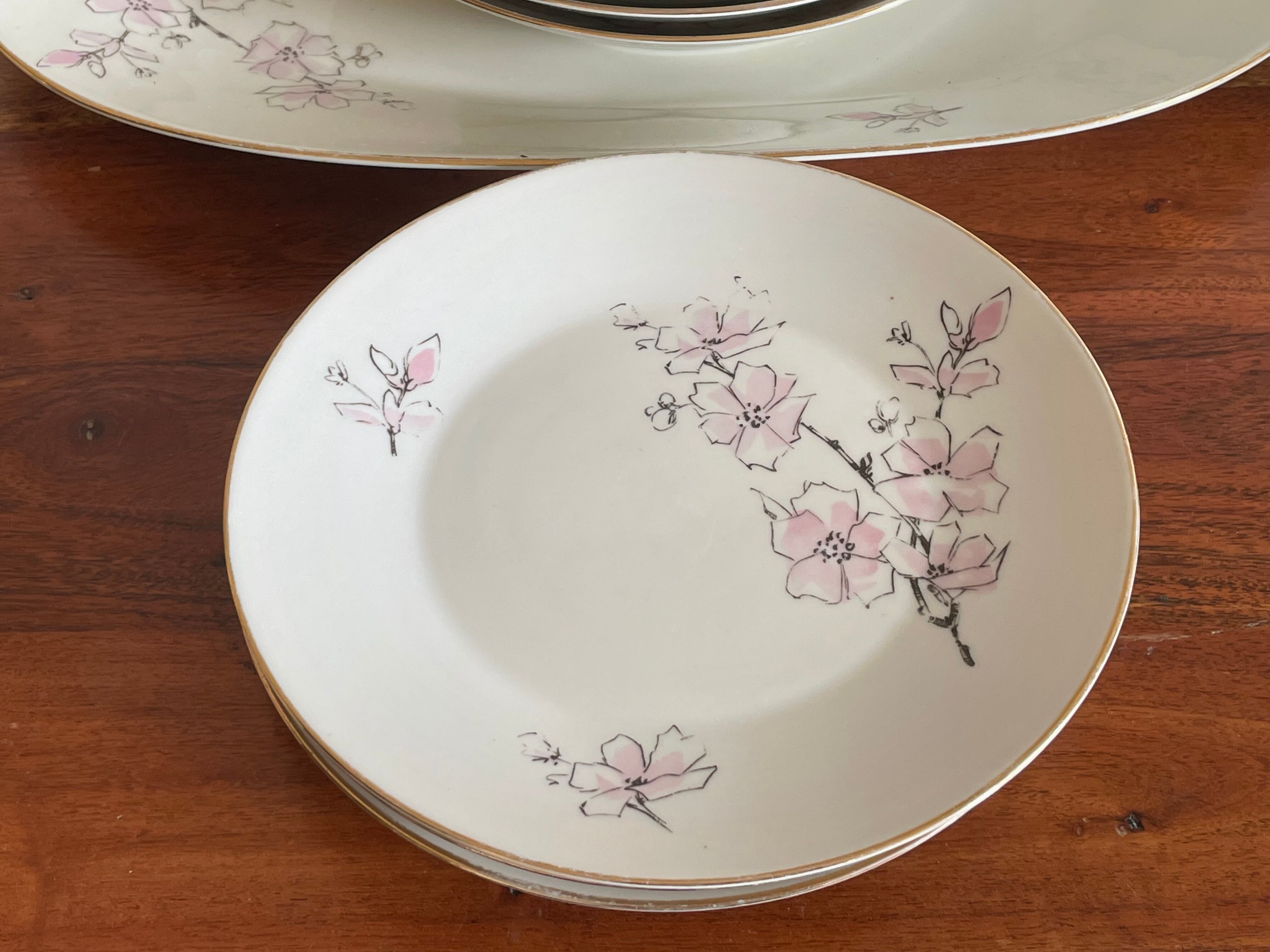 Hollow plates and flat cherry trees Stelmann