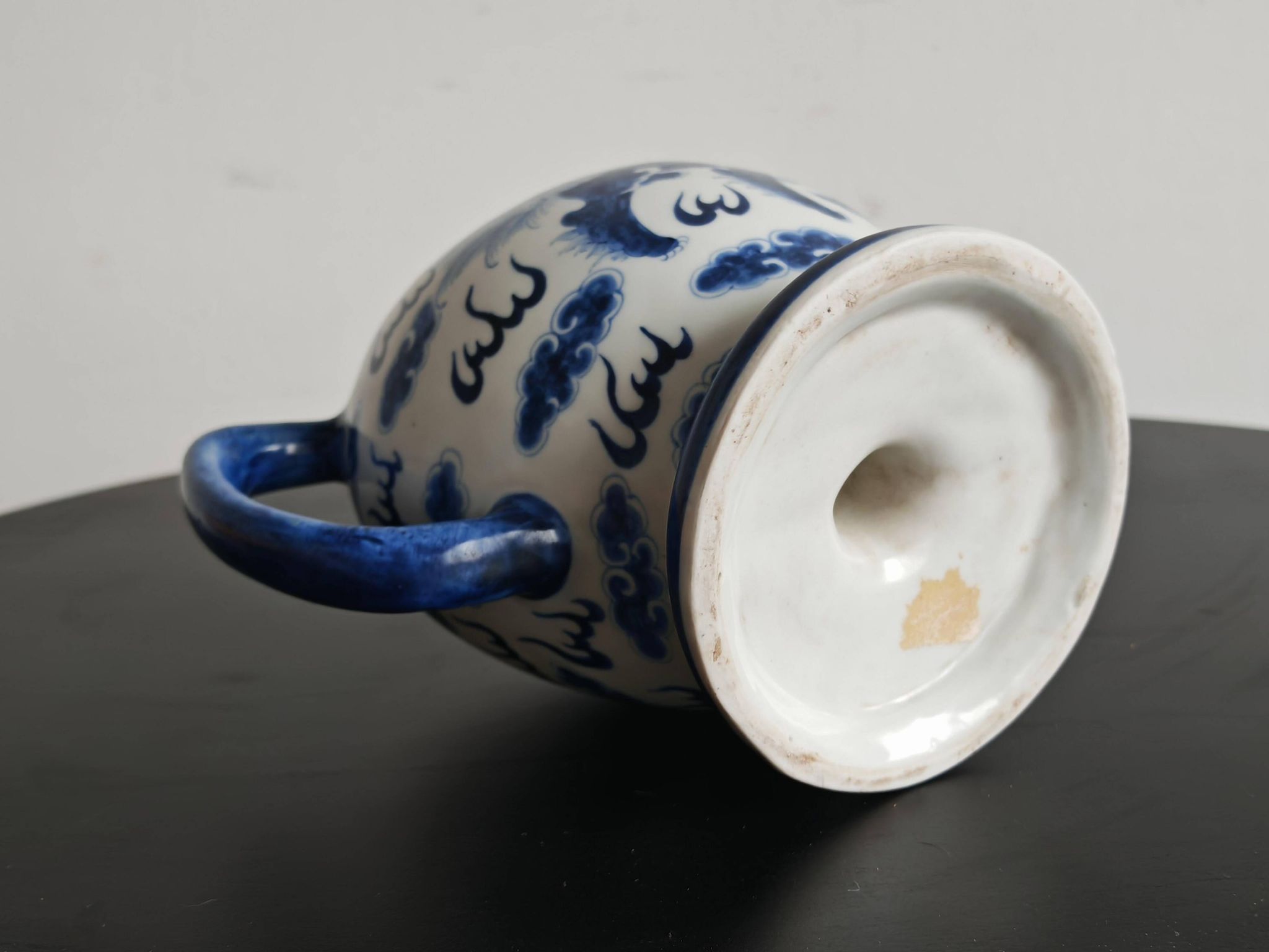 Blue and white porcelain teapot Cadogan, Guangxu period, 19th century.