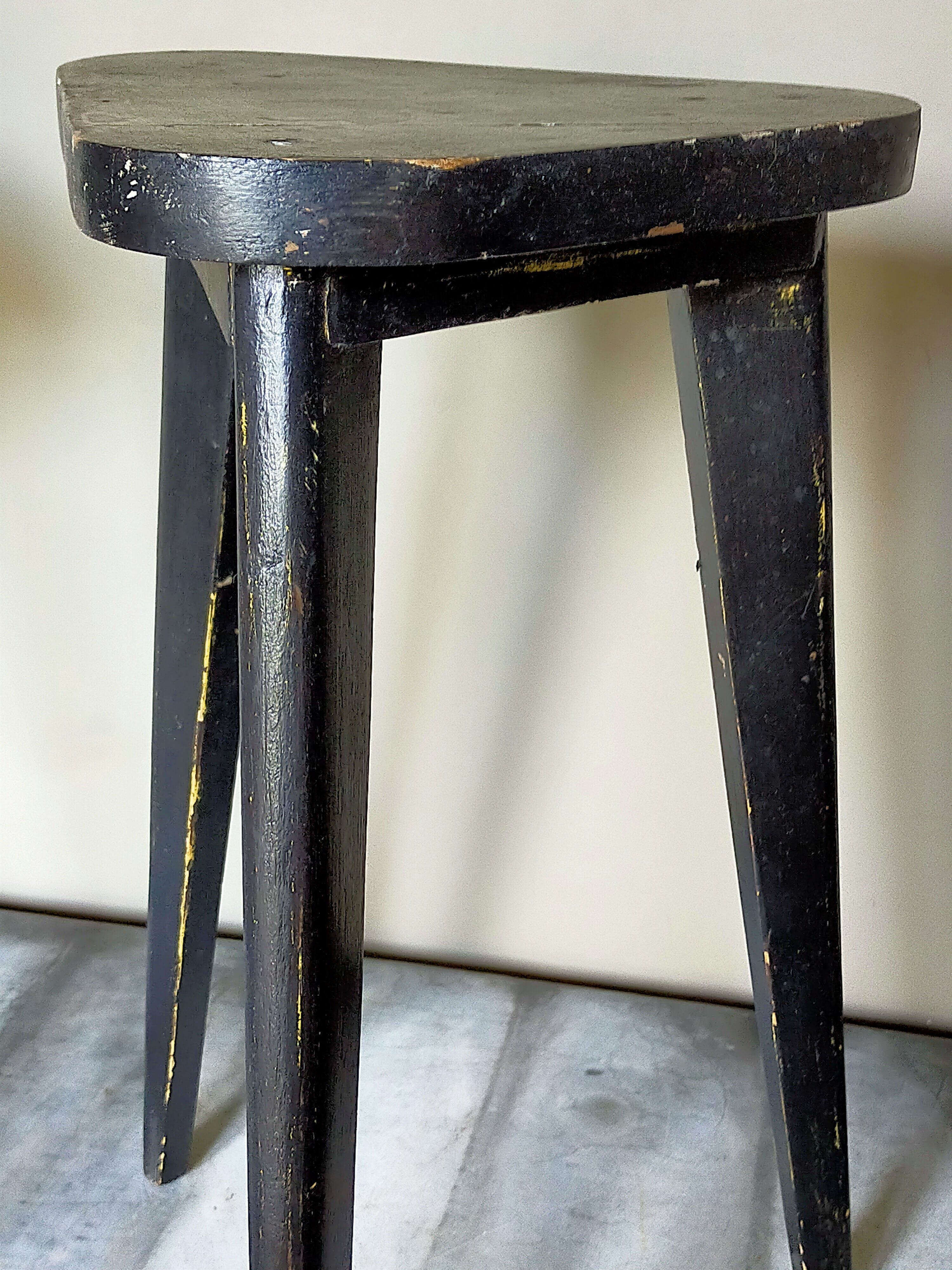 Pair of old tripod tripod harnesses black patina