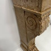 Napoleon III fireplace with claw feet in speckled marble, 19th century.