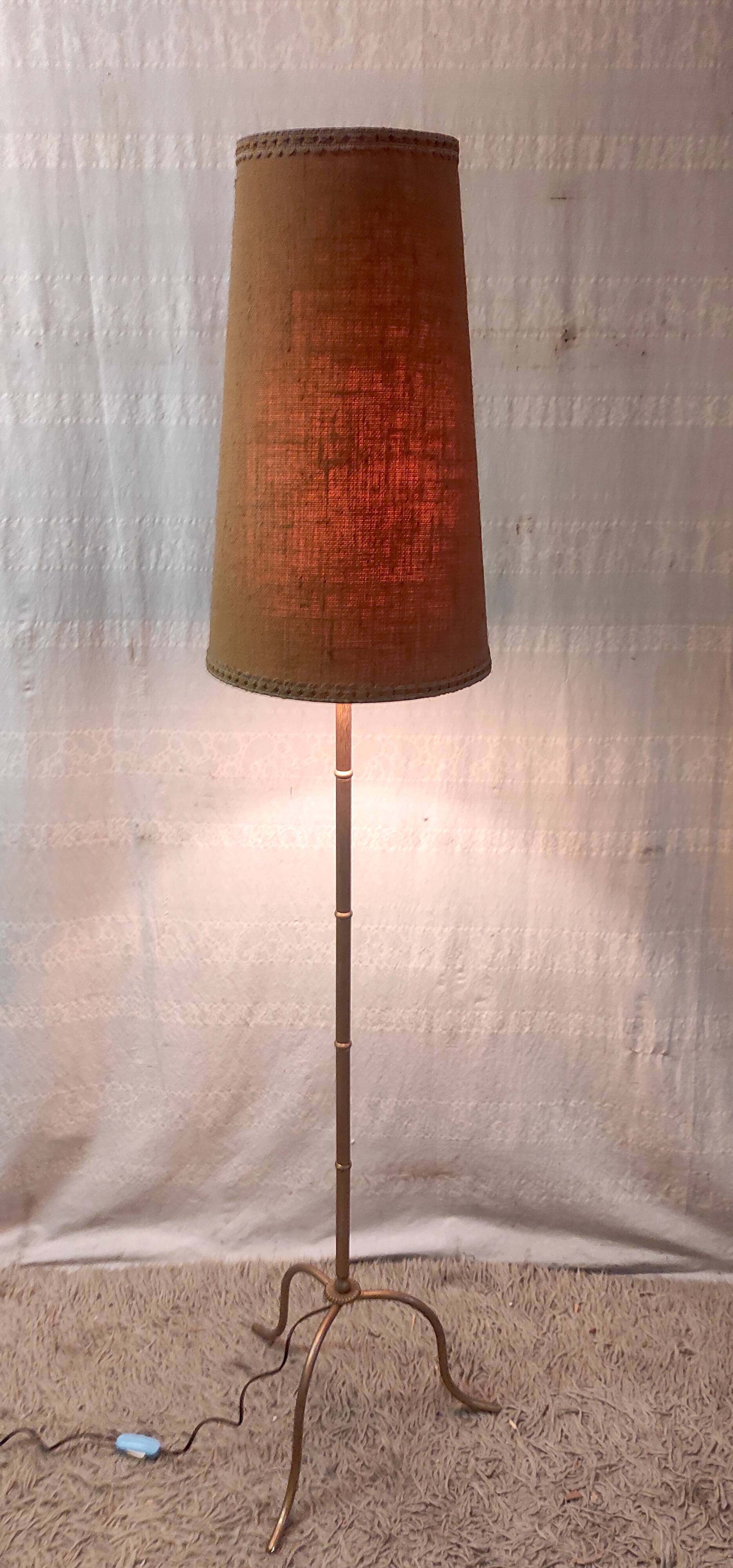 Lampadaire / liseuse tripode en métal doré - années 60