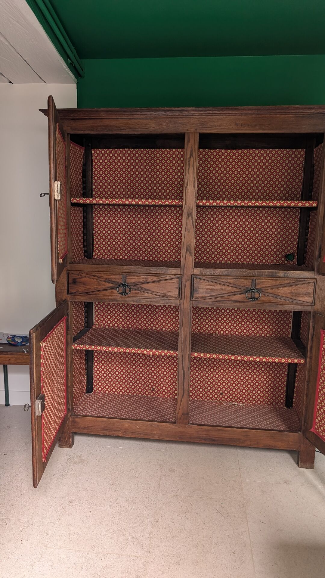 Grand cabinet buffet espagnol