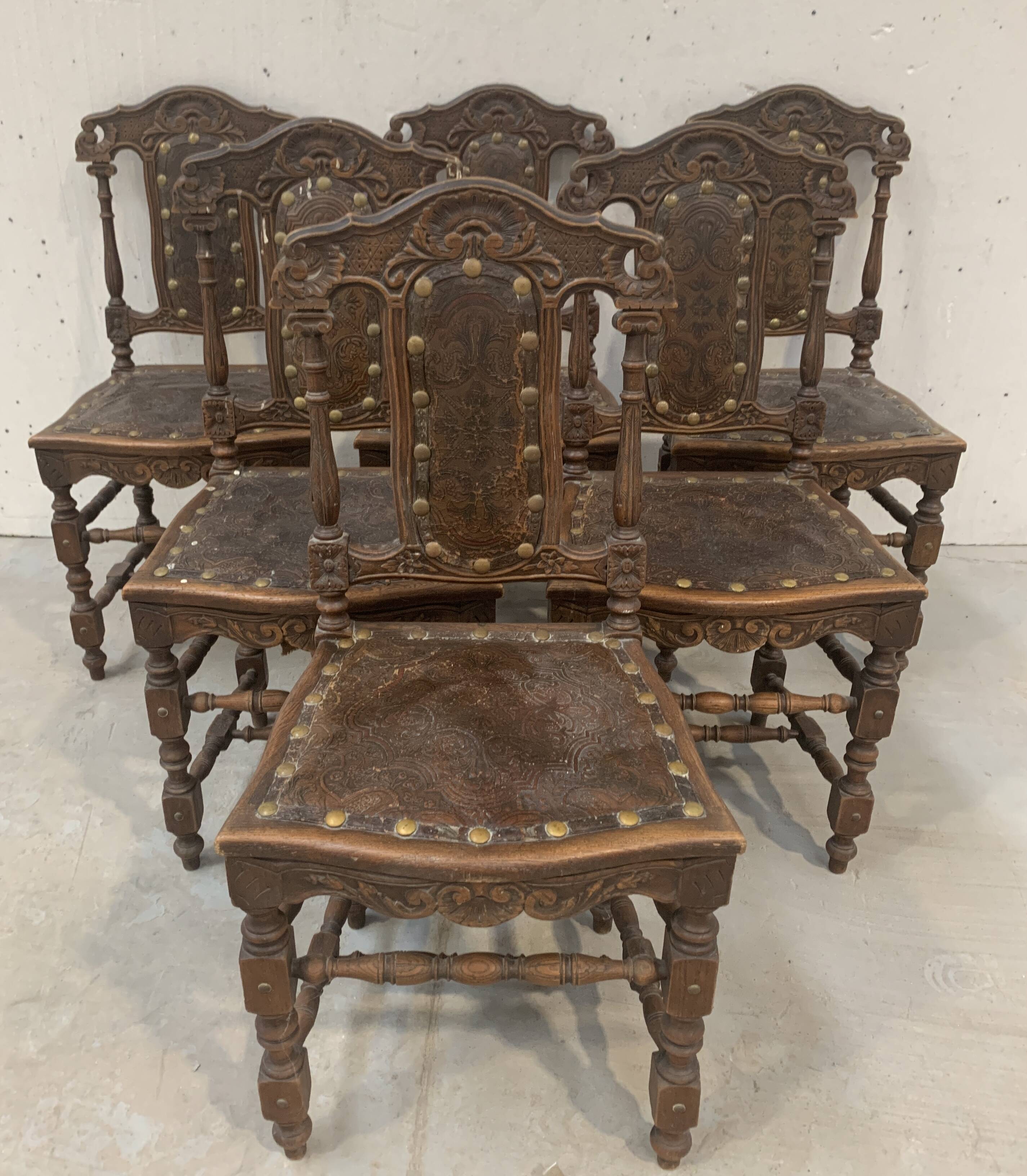 6 chaises de style Renaissance en chêne, XXème siècle