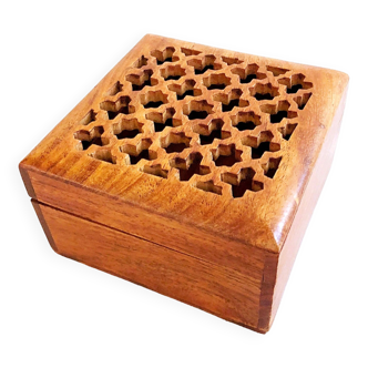 Boîte carrée ajourée en palissandre artisanale écrin vintage indien