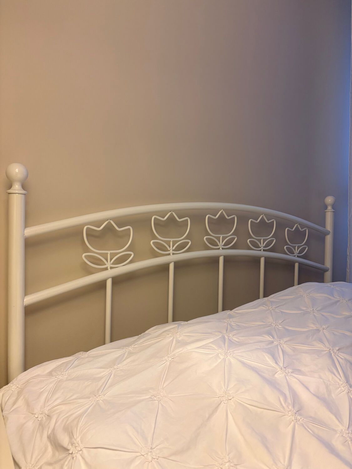 Double bed "Tulipes" in white metal from the 2000s.