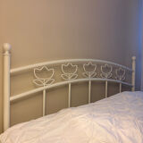 Double bed "Tulipes" in white metal from the 2000s.