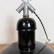 Lampe suspendue industrielle en émail noir de AEG, années 1930