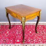 Table française de style Louis XV avec supports en bronze