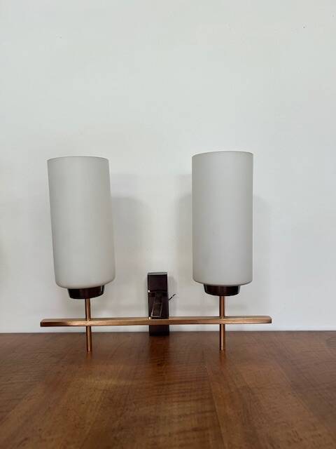 Pair of wall lights in gilded metal and opaline glass