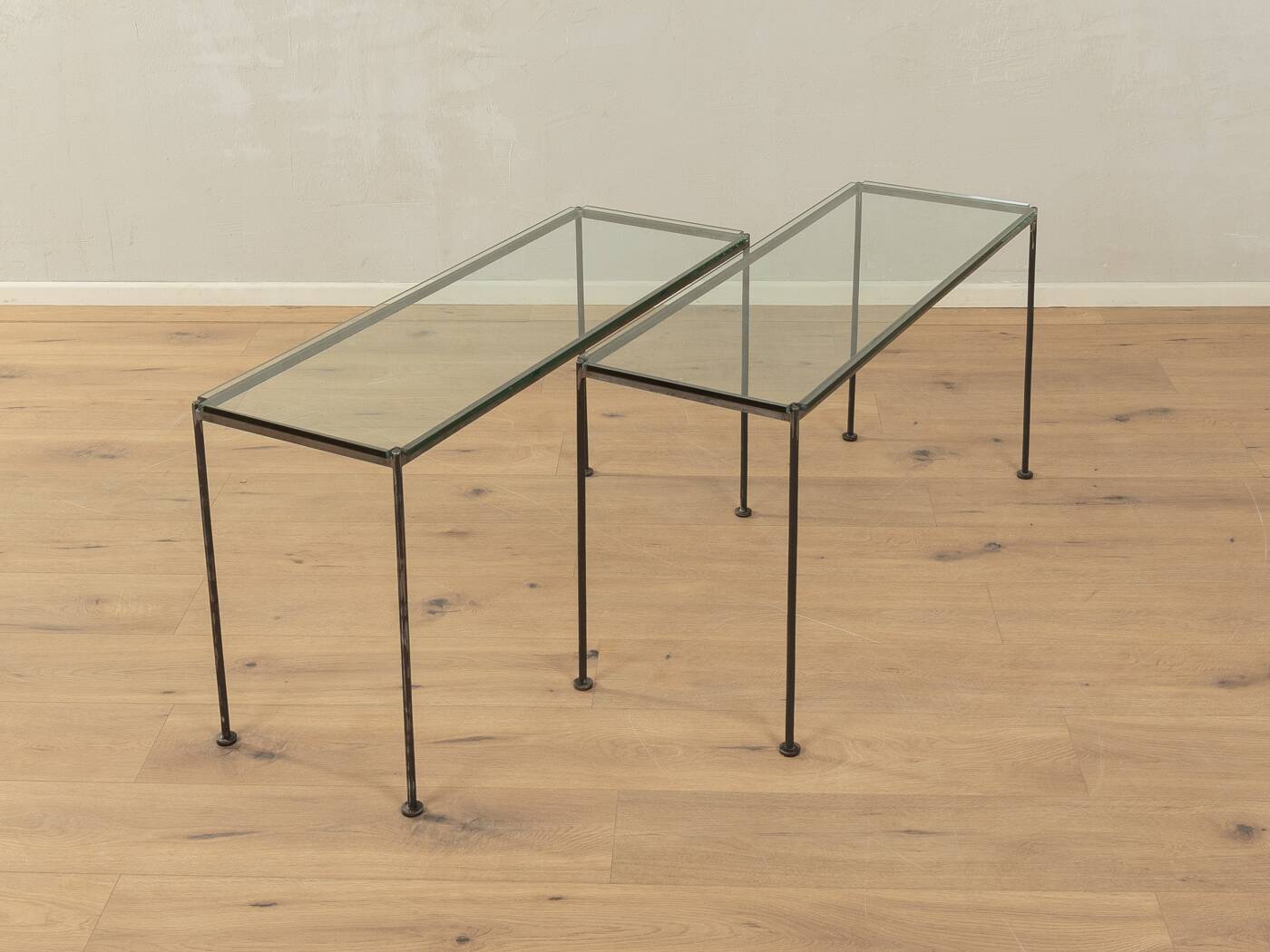 Ensemble de tables des années 1980