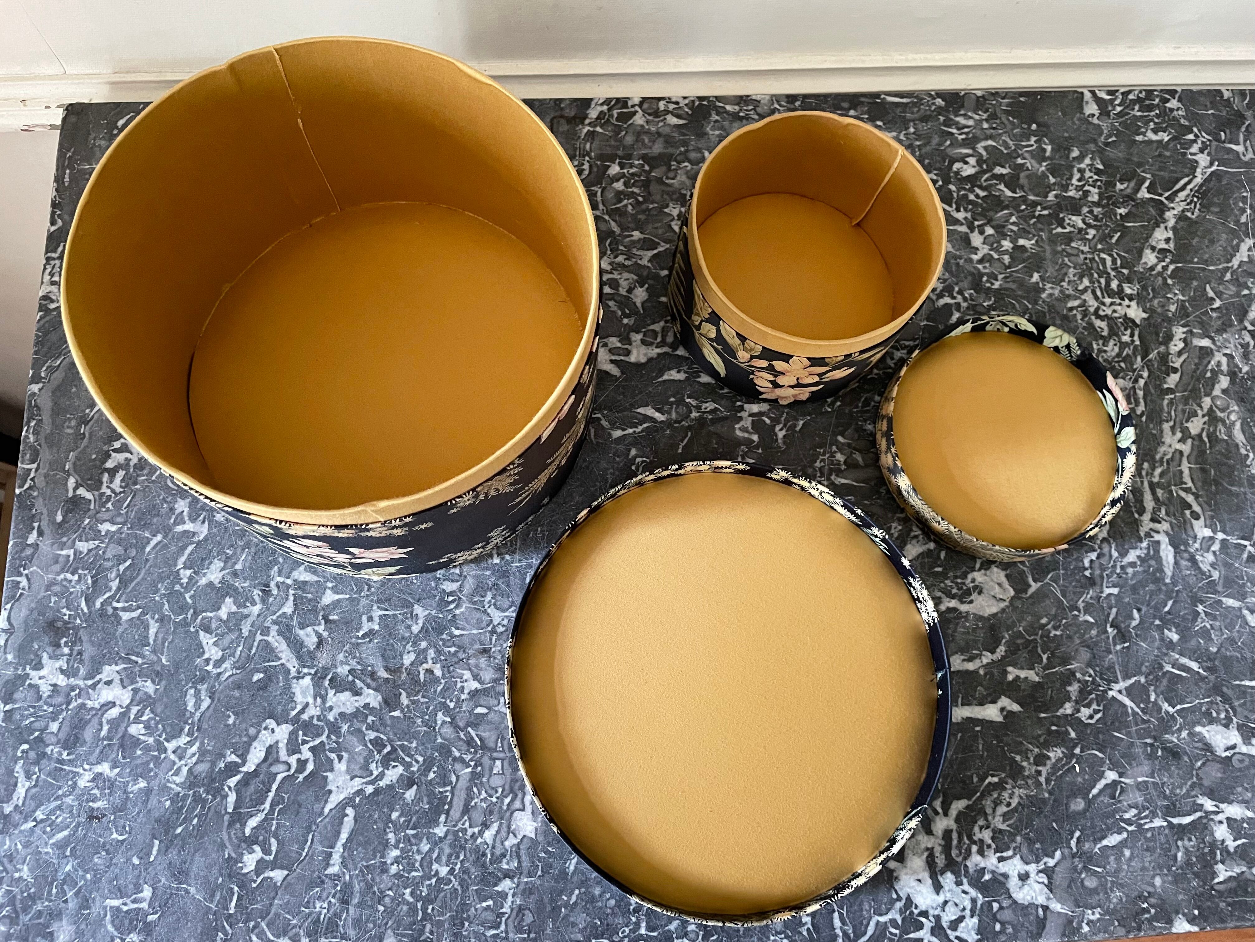 Round cloth boxes