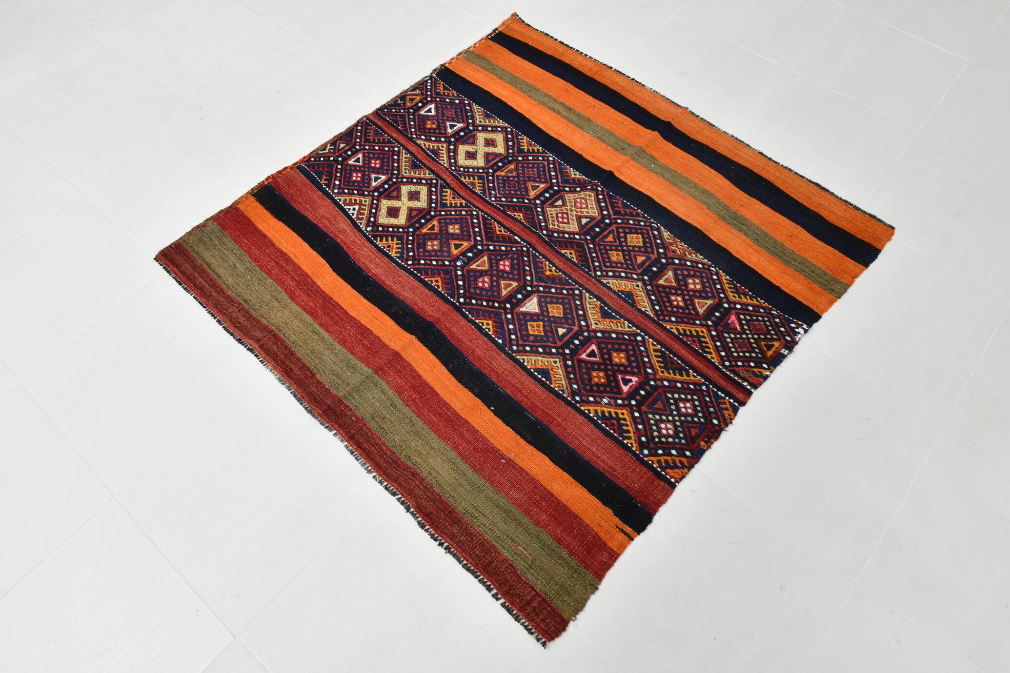 4x4 Square Bohemian Pattern Kilim Area Rug, 128x128Cm