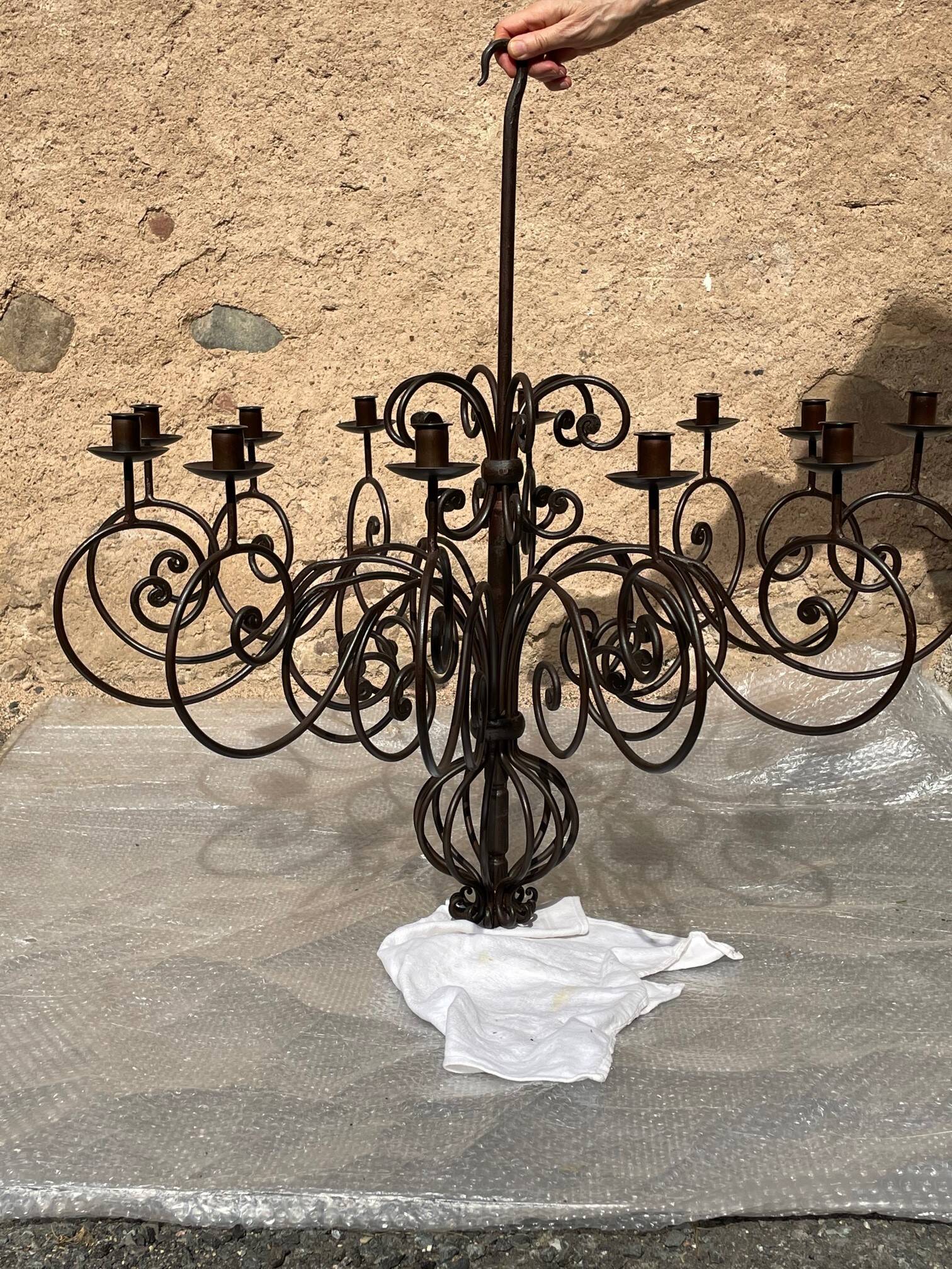 Lustre 12 bougies en fer forgé artisanal