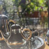 Service à thé et café en métal argenté, les anses à l'imitation de l'osier
