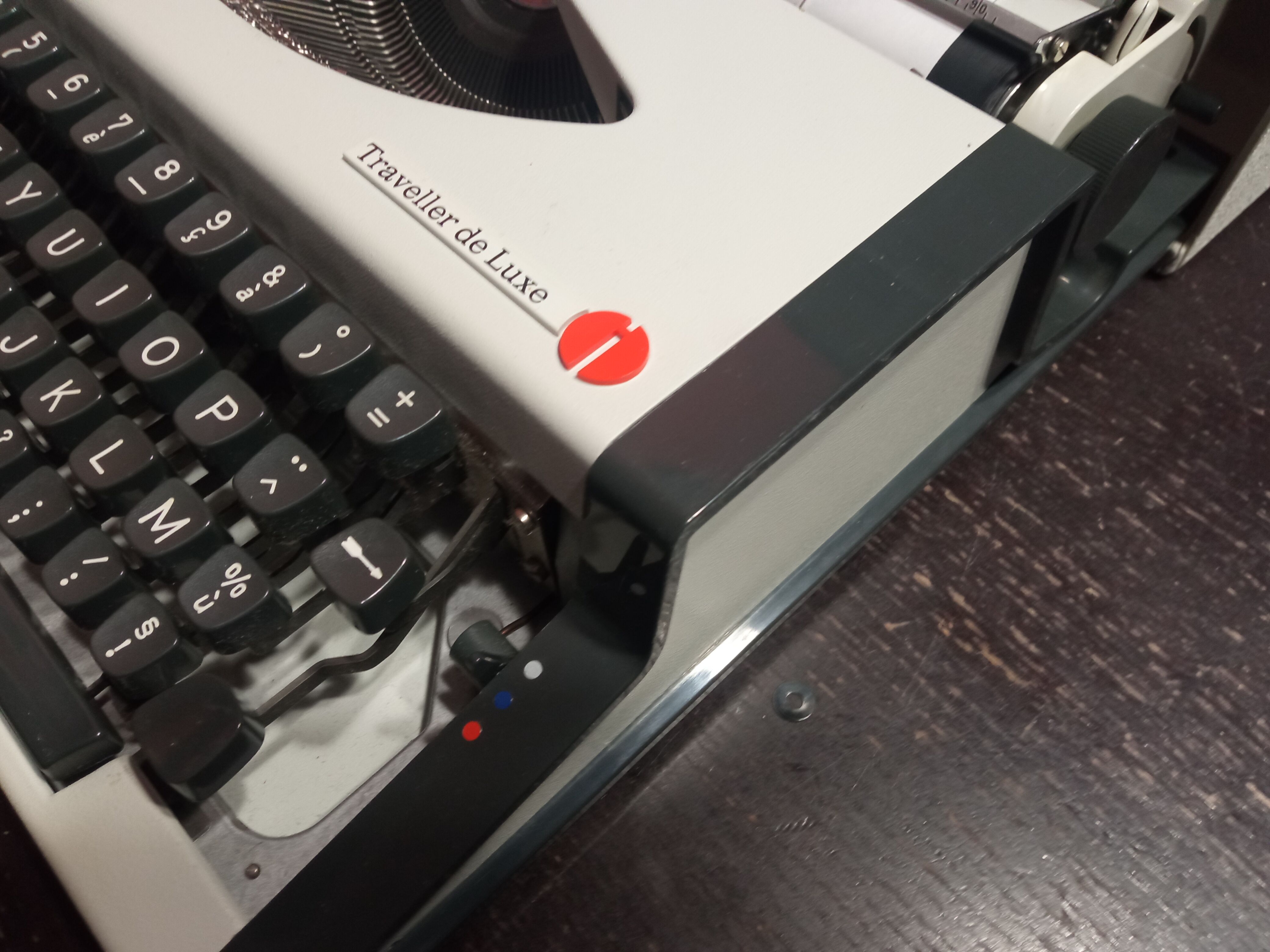 Olympia Traveller Typewriter luxury White as New