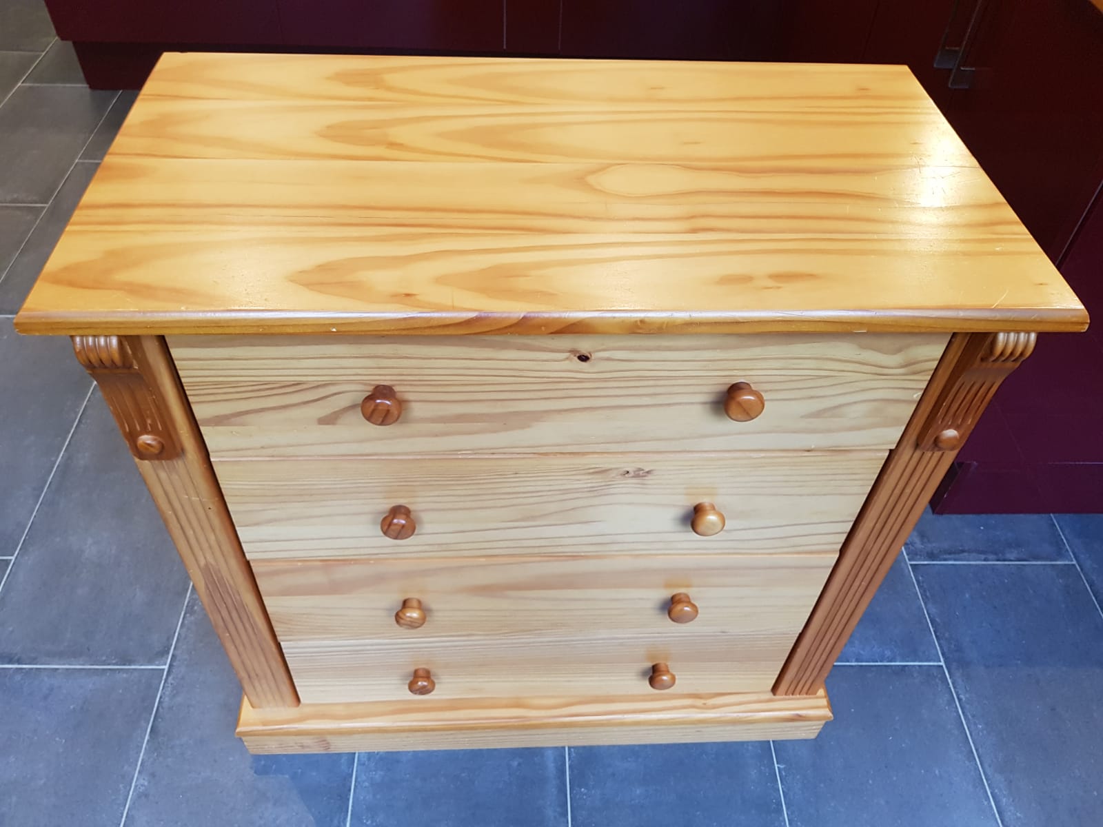 Pine chest of drawers