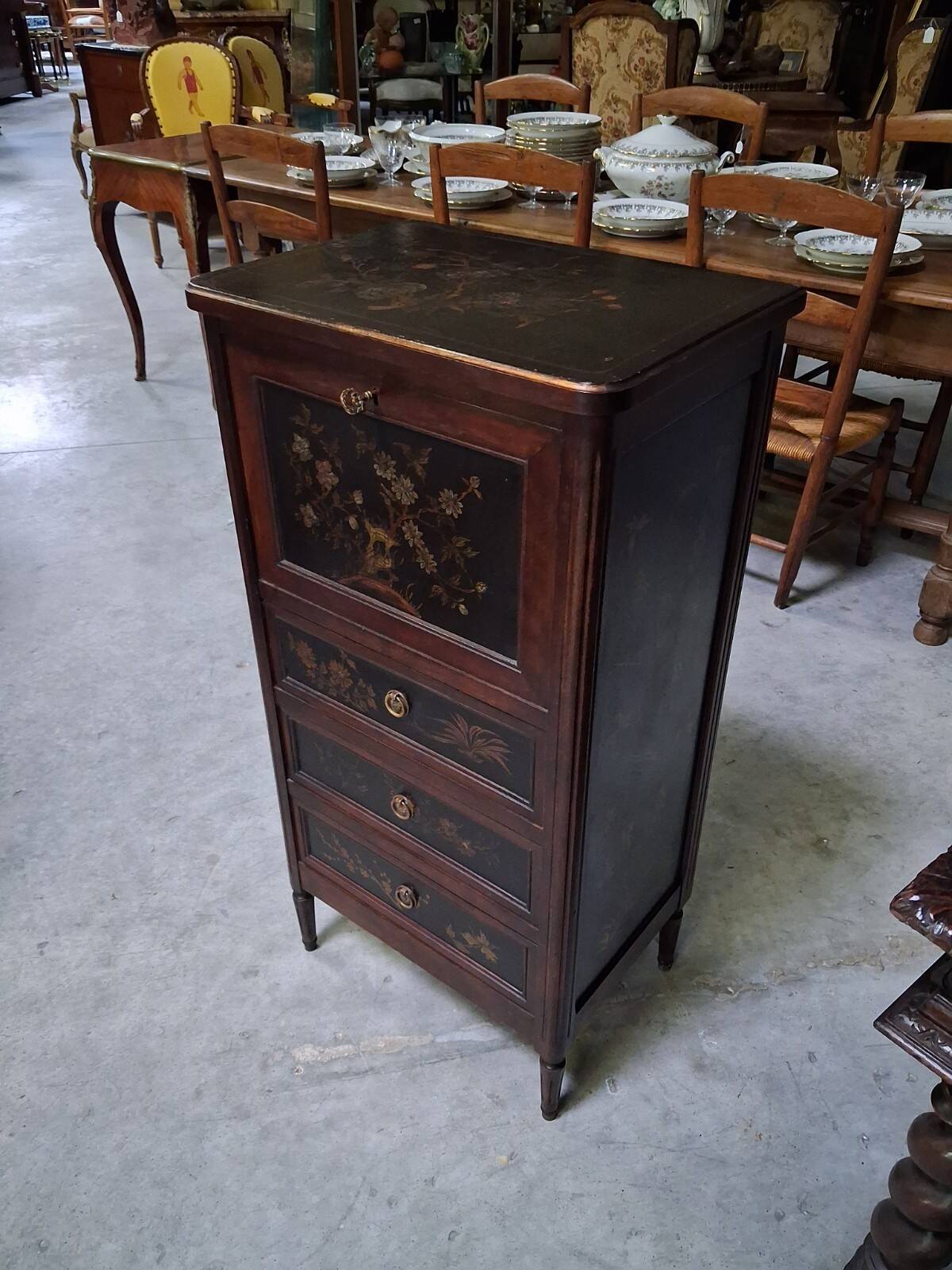 Secretary / wooden cabinet with Chinese lacquer panels
