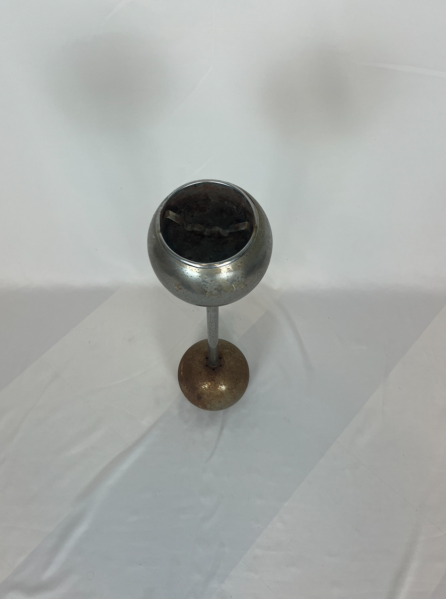 Ashtray on foot Design Erhard years 60/70