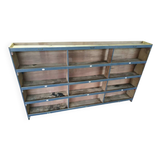 Meuble à casier d'atelier