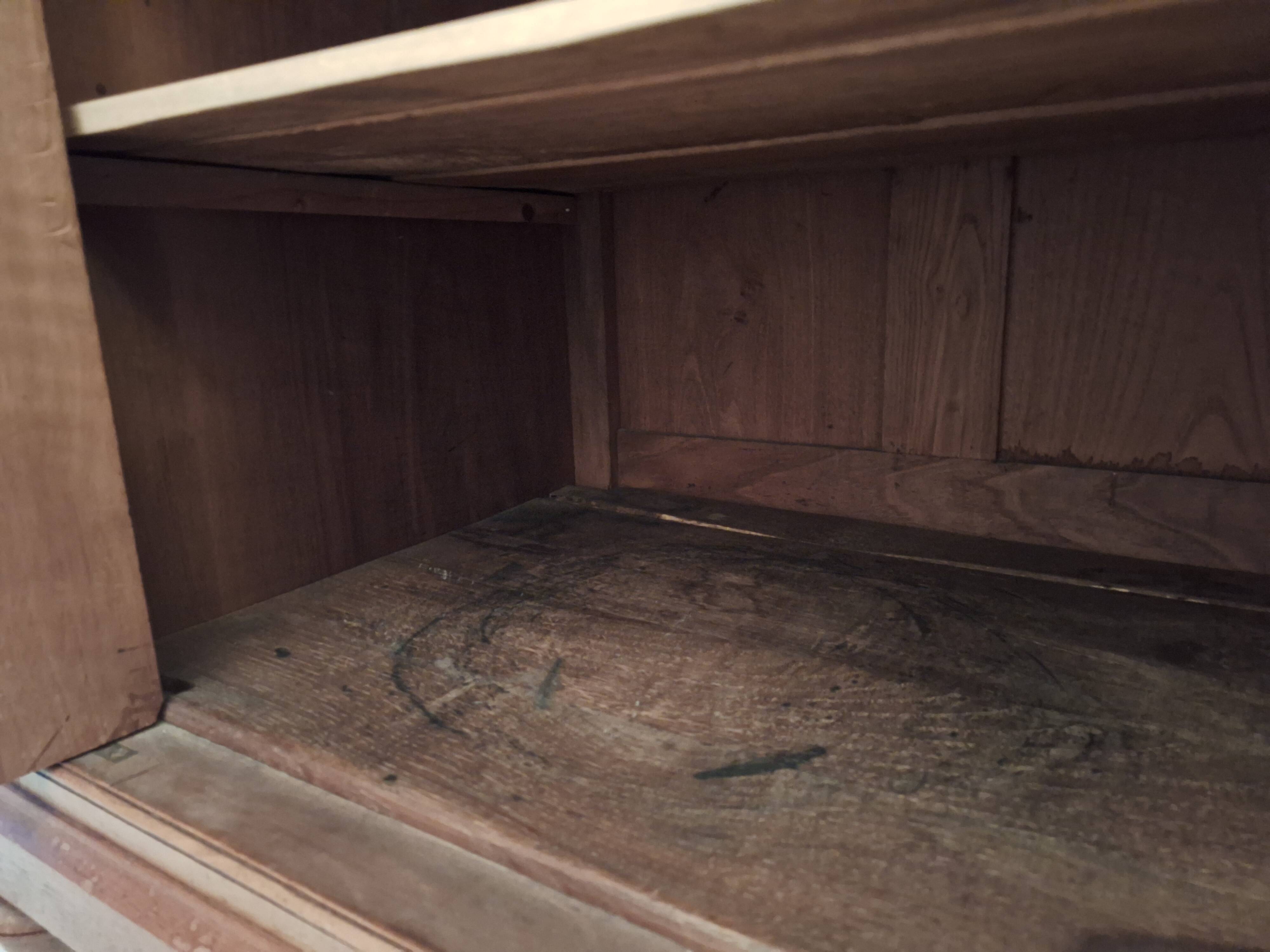 Ancien meuble de salle de bain avec marbre