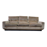 Canapé en velours beige époque 1980