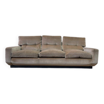 Canapé en velours beige époque 1980