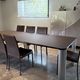 1Table en verre marron satiné   + 8 chaises en cuir de salle à manger