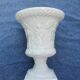 Vase médicis en faïence blanche à décor de scènes champêtres