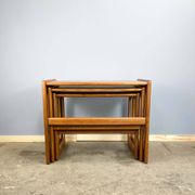 Ensemble de trois tables gigognes par Salin Nyborg, teck, années 1960.