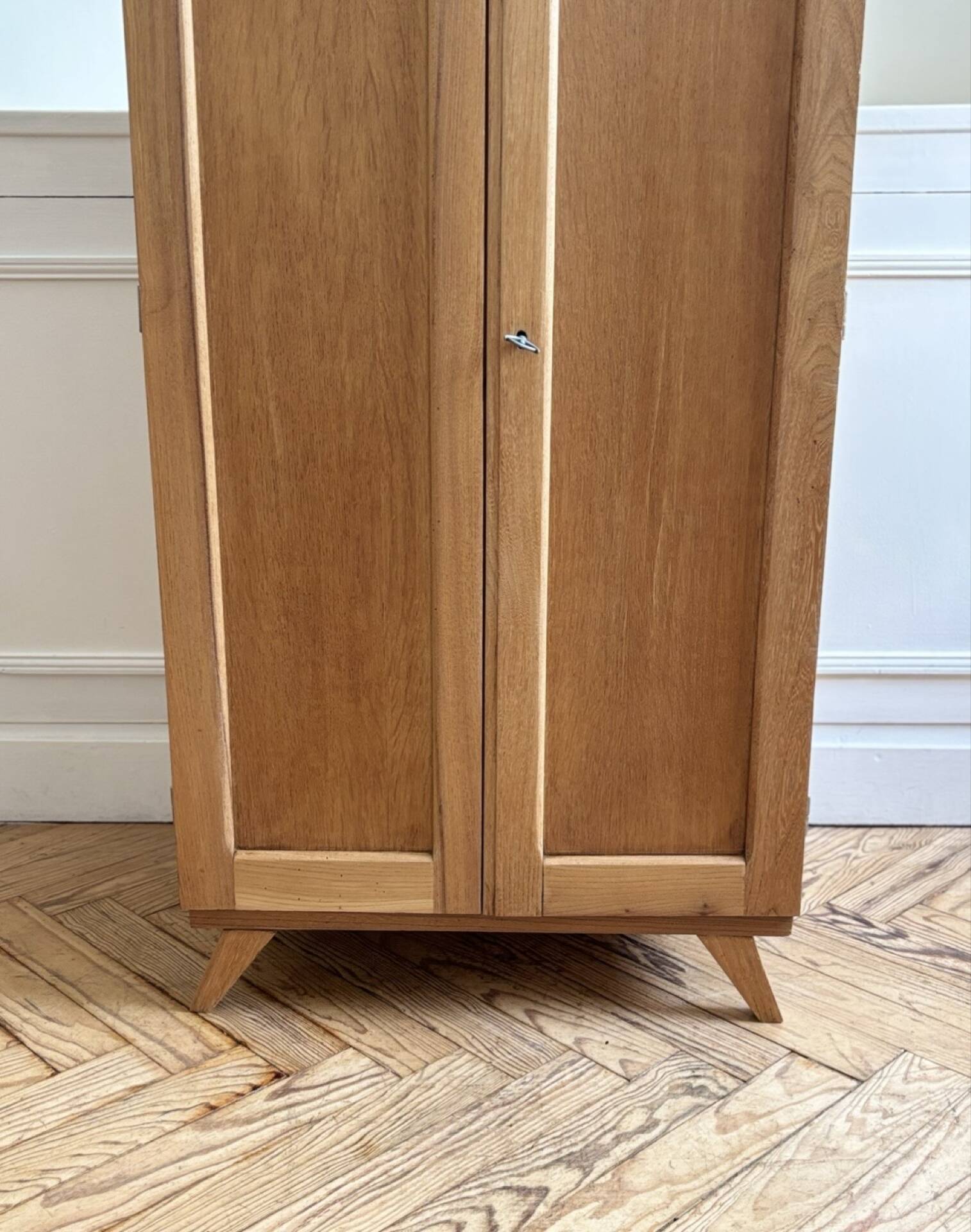 Small oak cabinet with tapered legs.