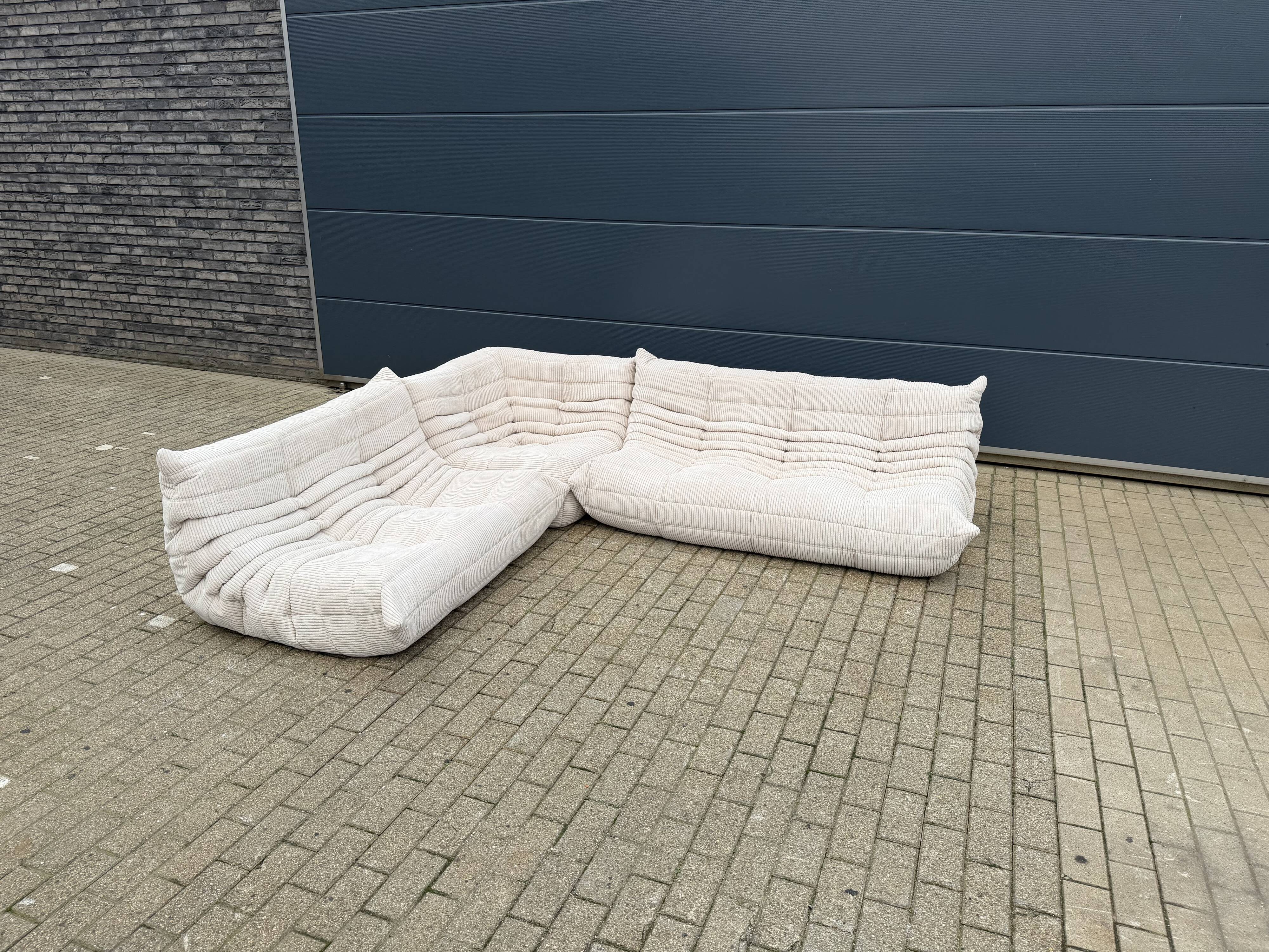 Original ligne roset togo set 3z, 2z + corner beige corduroy in new condition!!