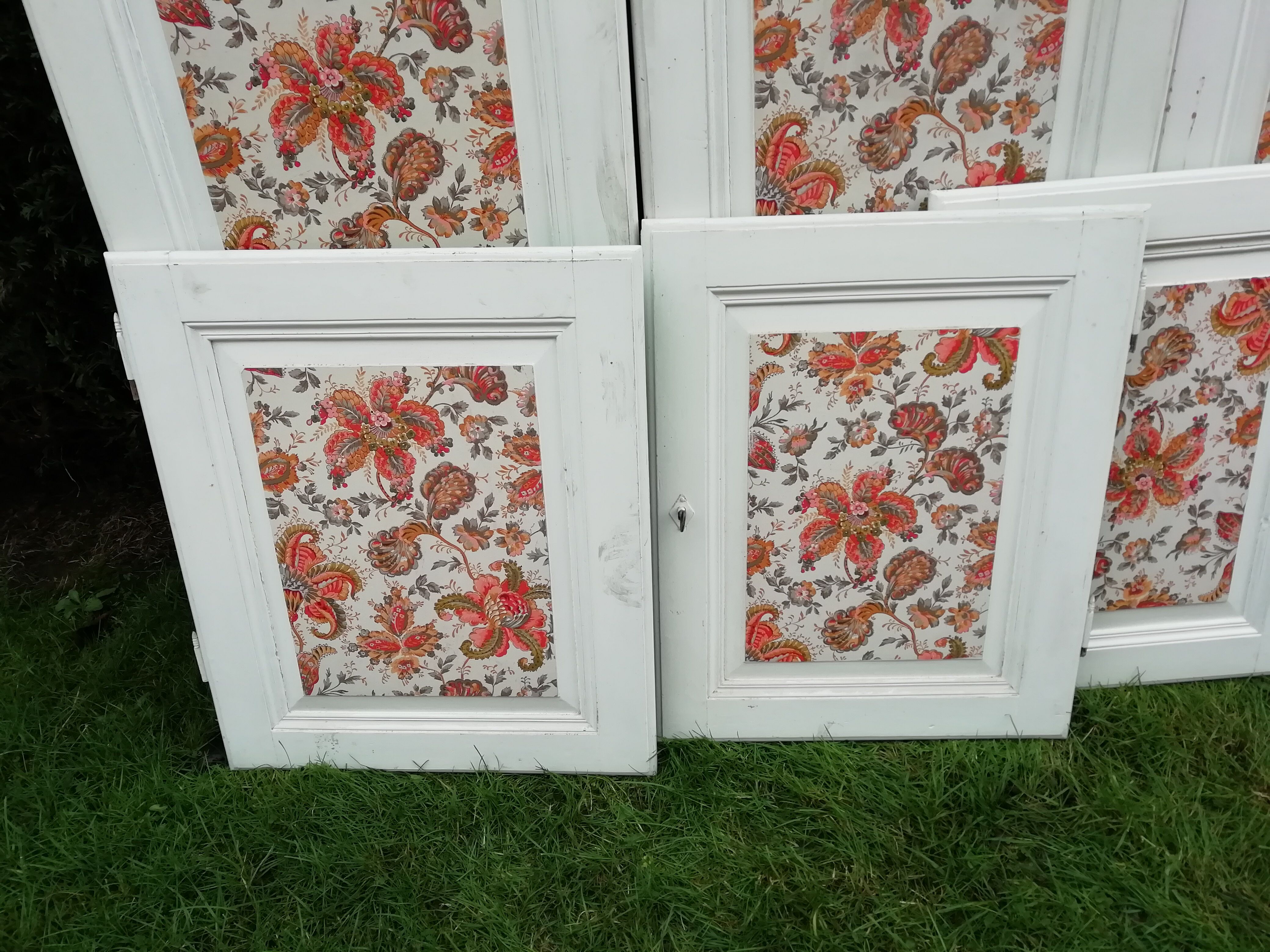 Lot 8 portes anciennes pour placards sapin massif