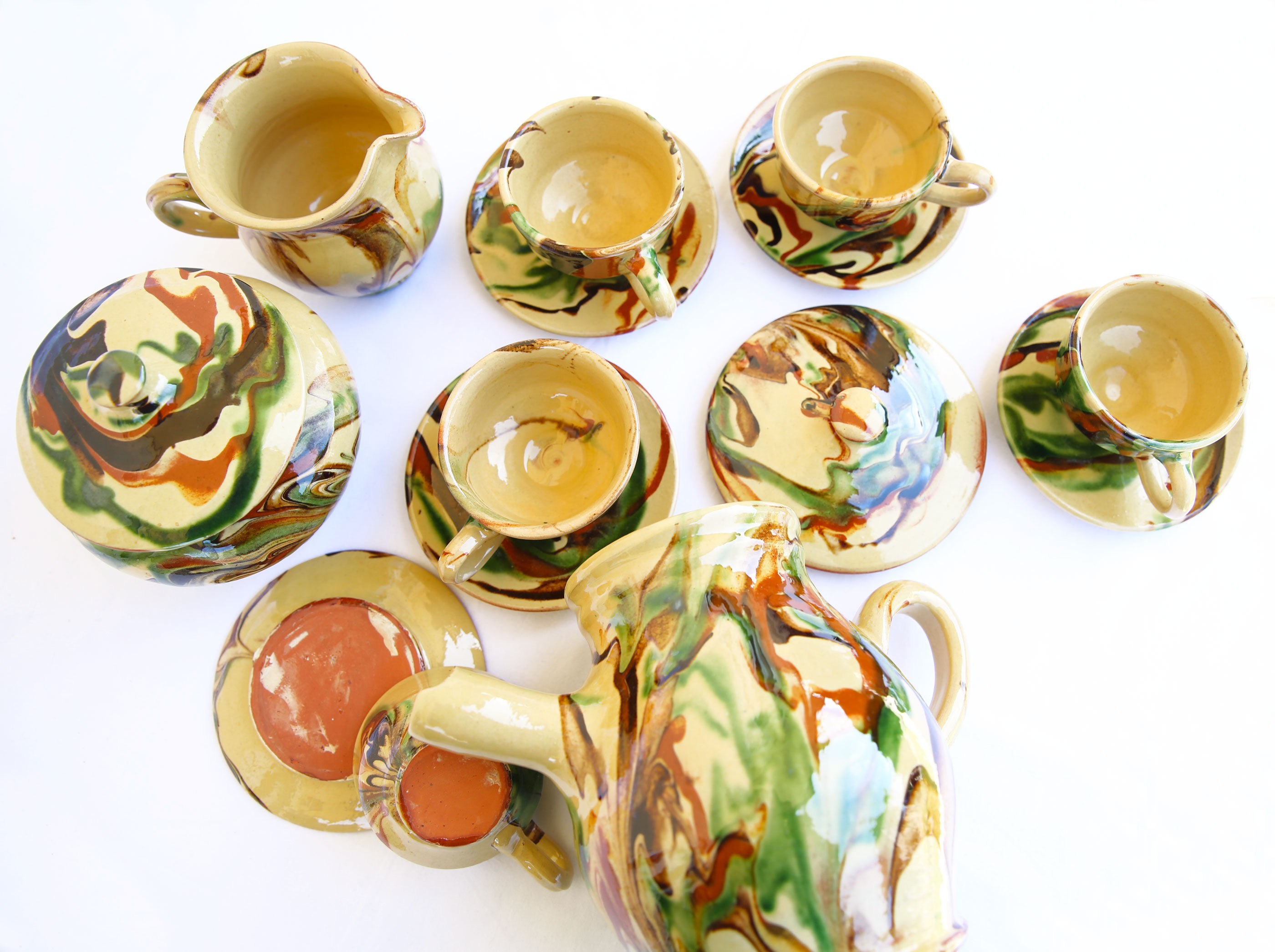 Yellow varnished earth coffee service with green/brown marbling