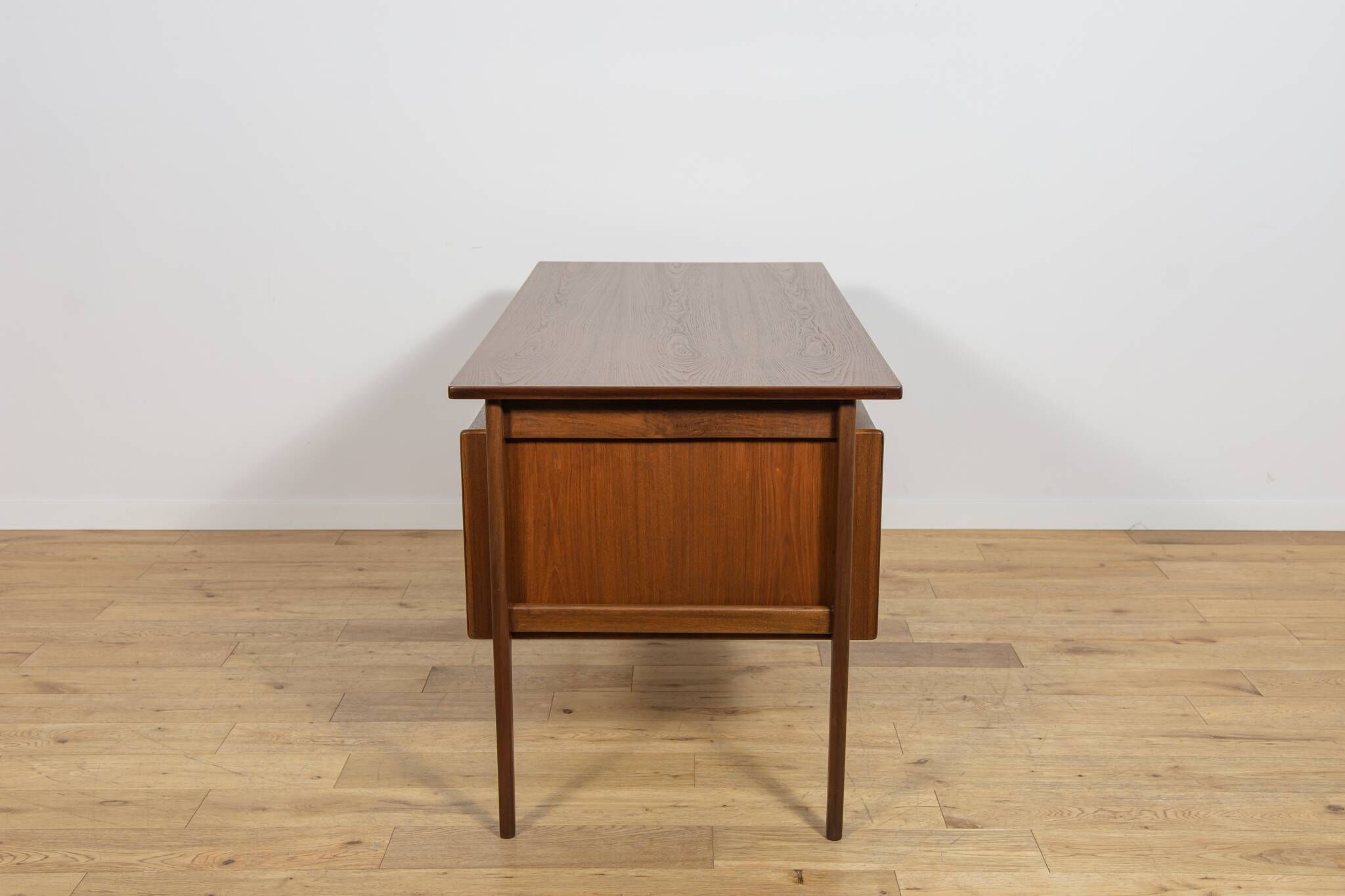 Autonomous teak desk from the 1960s, Denmark