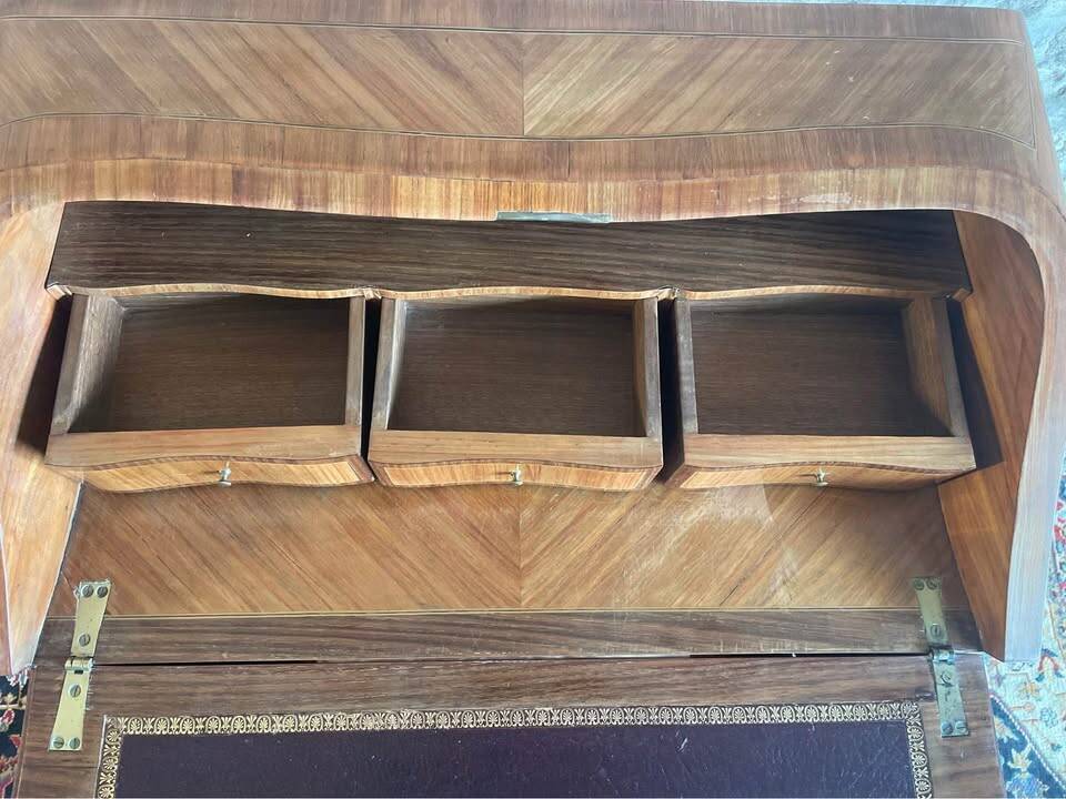 Bureau / secrétaire en marqueterie de style Louis XV
