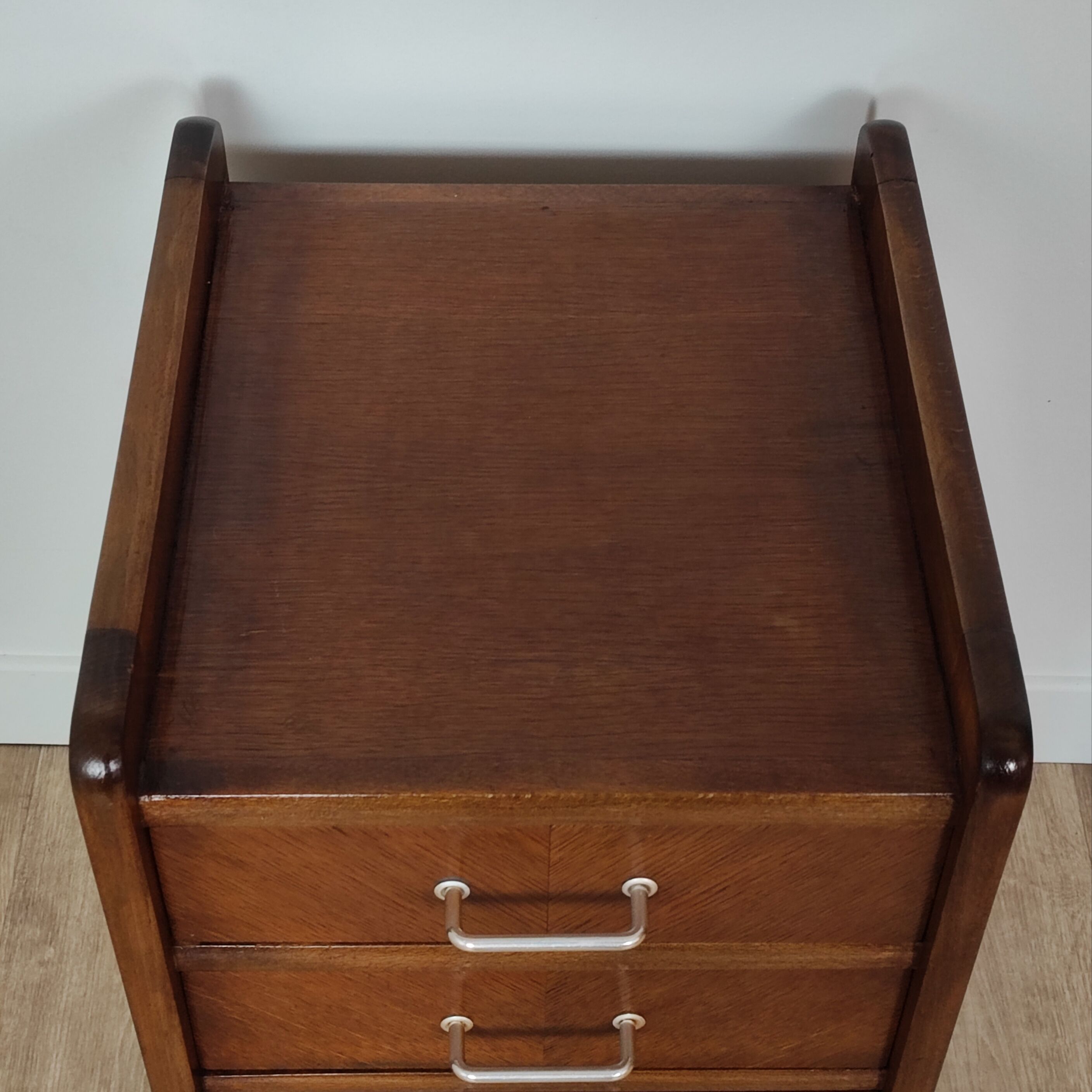 Paire de tables de chevet vintage