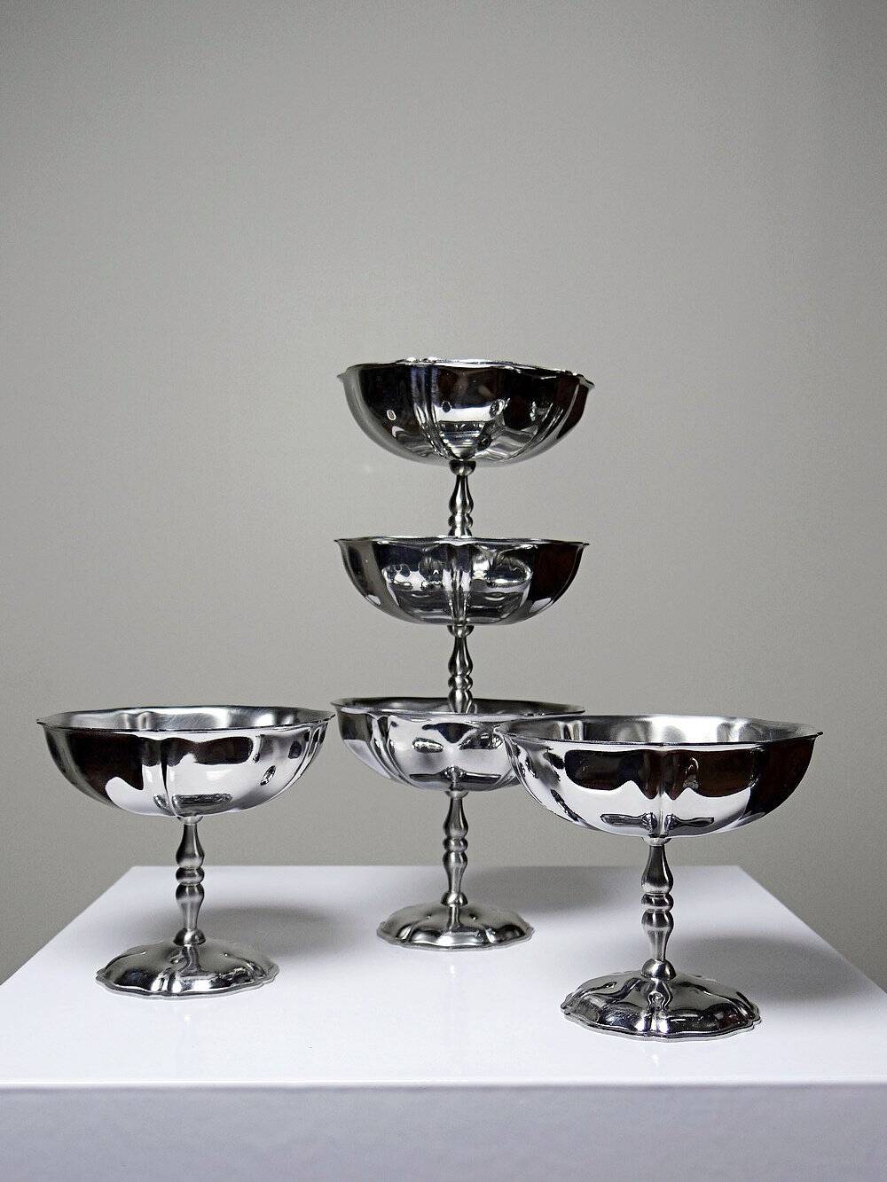 5 vintage-style bistro-style stainless steel dessert bowls on feet