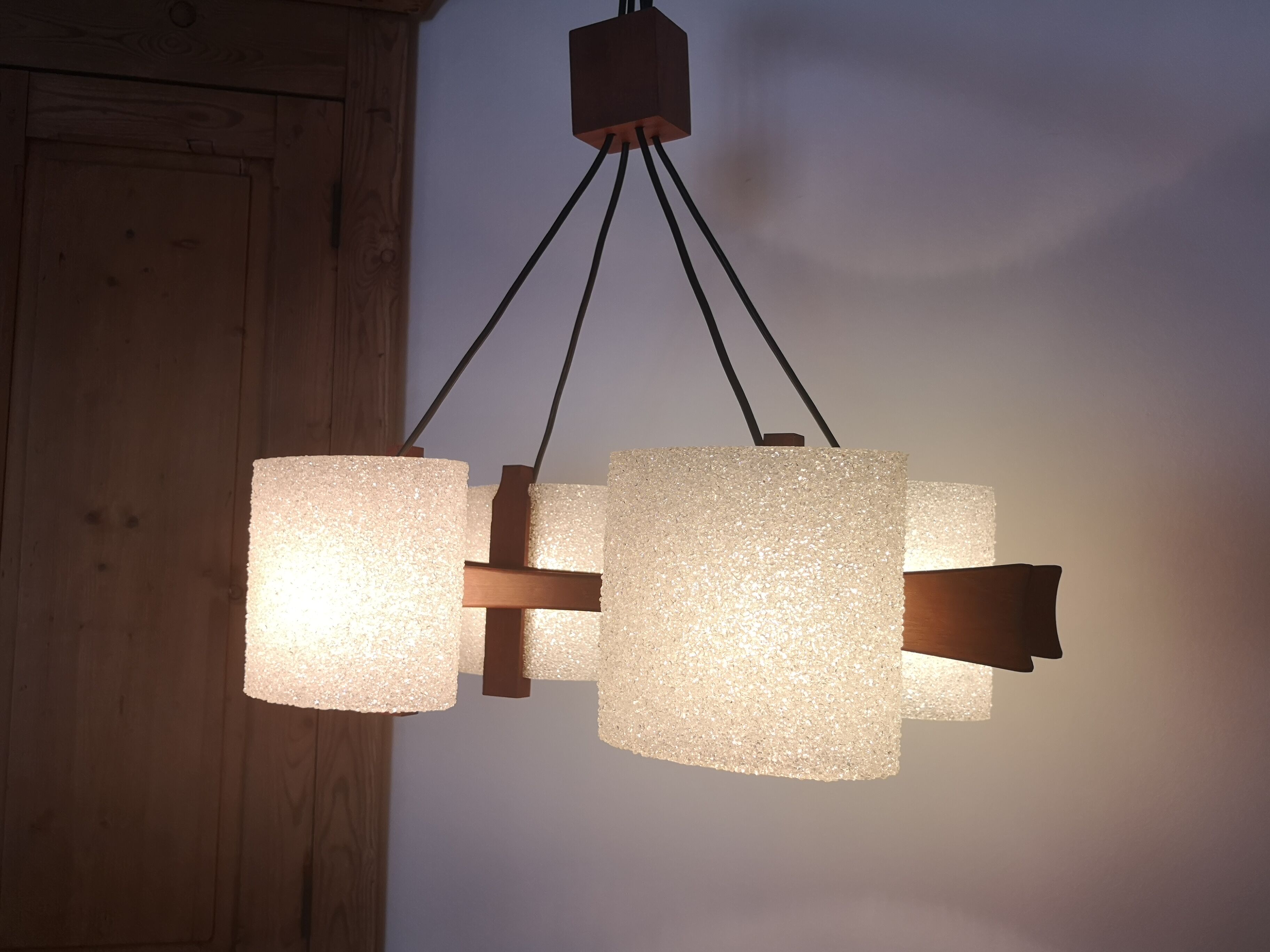 Scandinavian style hanging lamp in perspex and wood