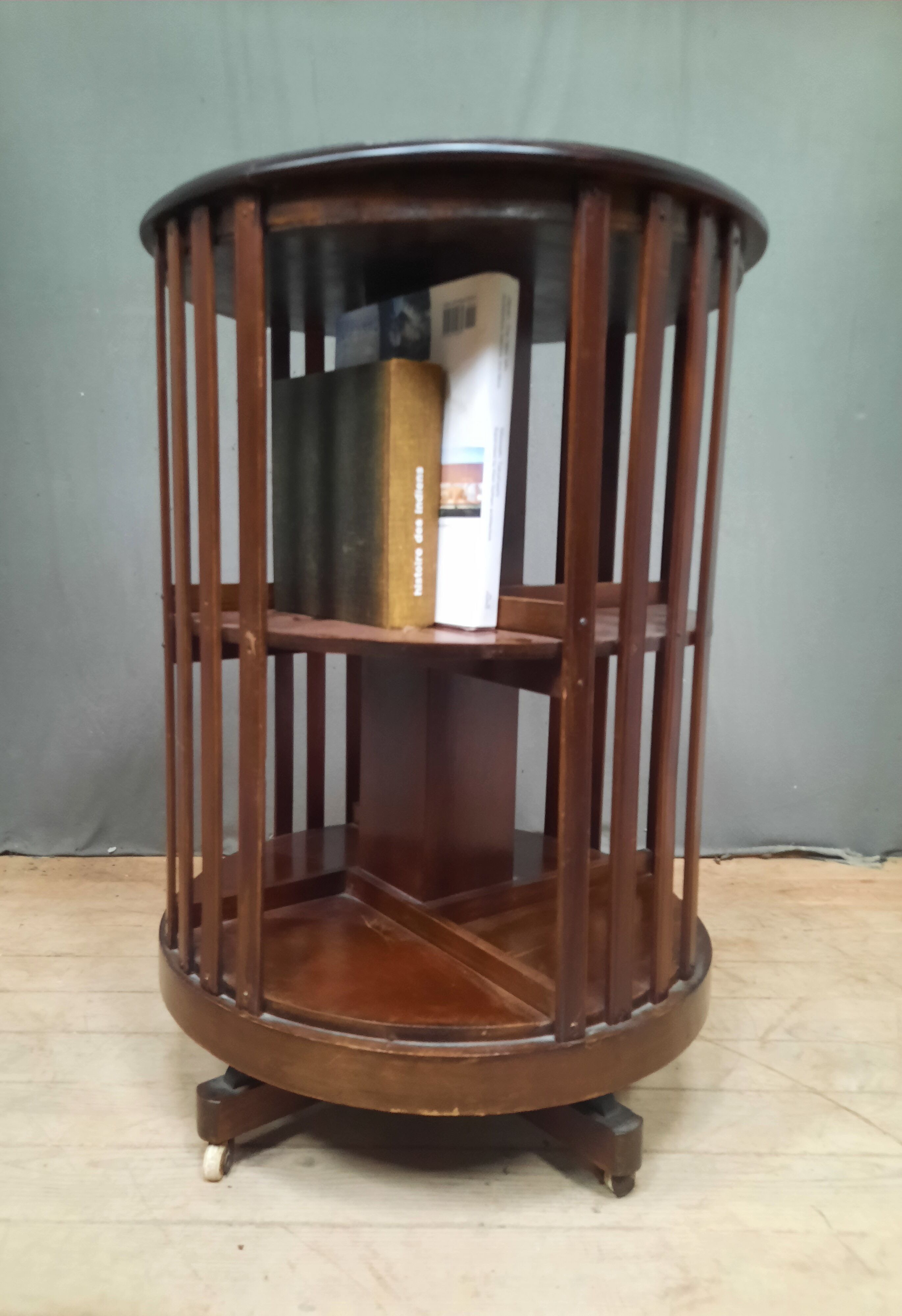Bibliotheque tournante ronde