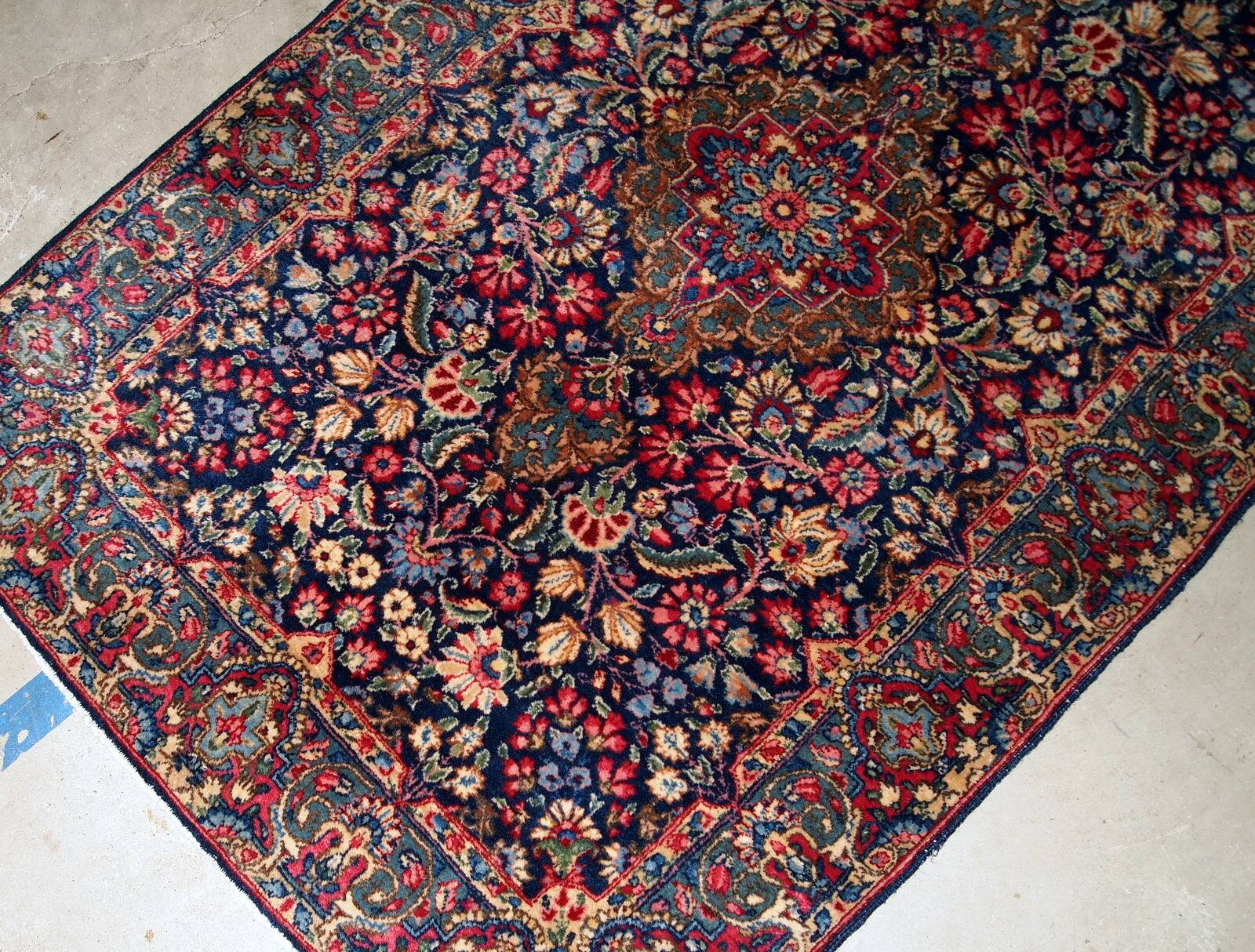 Handmade antique Persian Kerman rug 4' x 6.4' (122cm x 195cm) 1920s