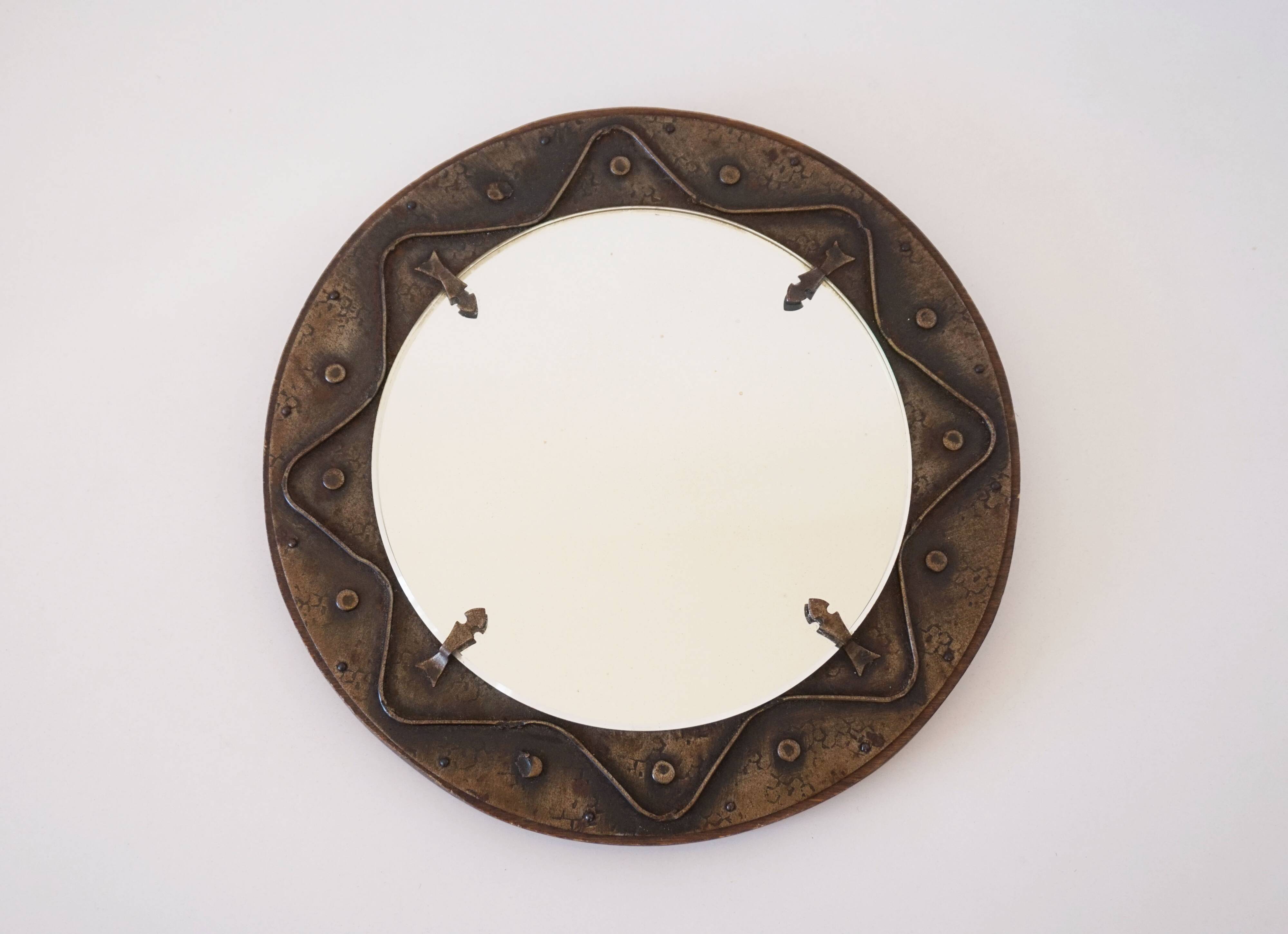 Decorative mirror in wood and gold metal