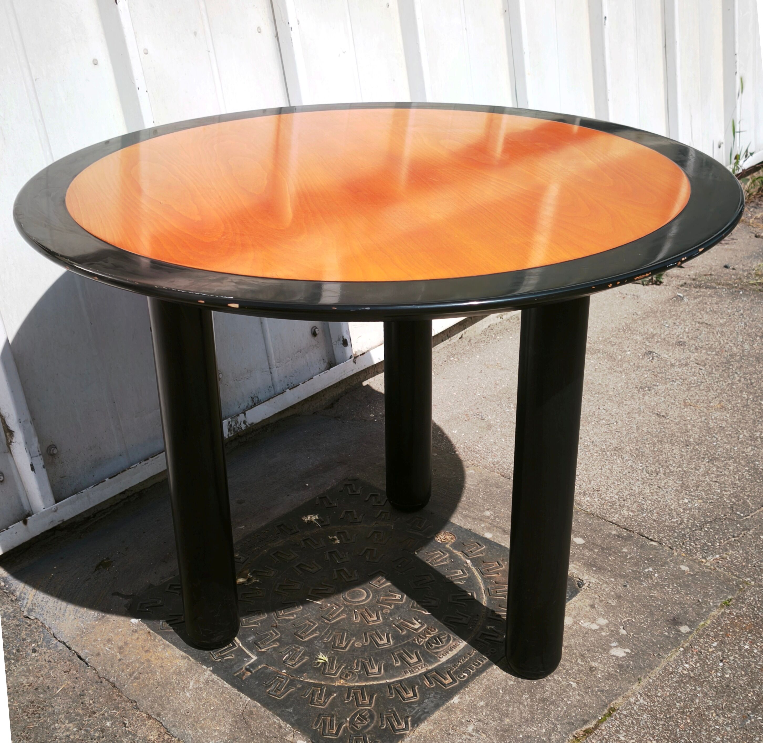 Dining table International Furniture