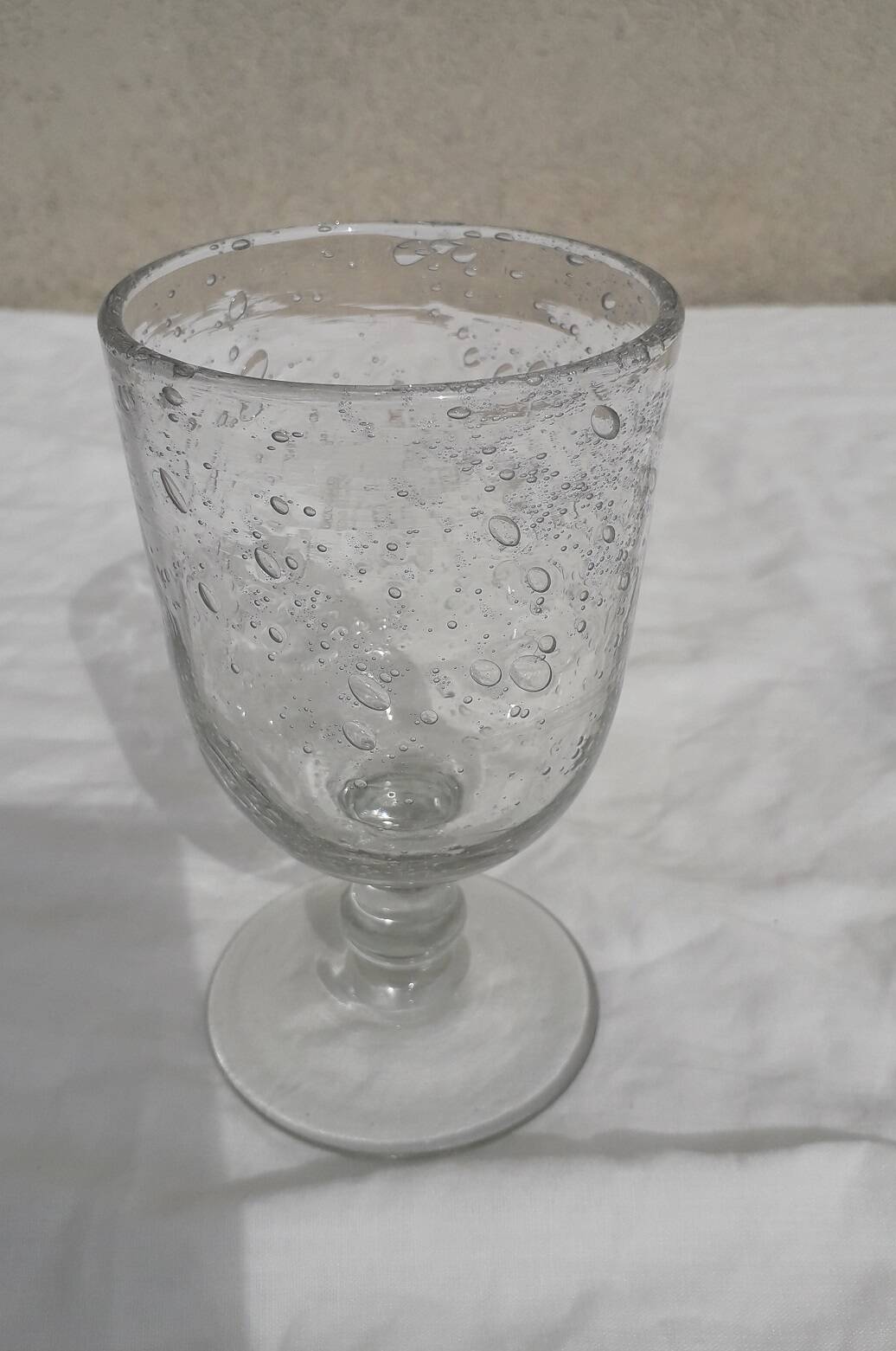 Verre bullé à pied