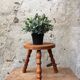 Tabouret de ferme tripode en bois tourné