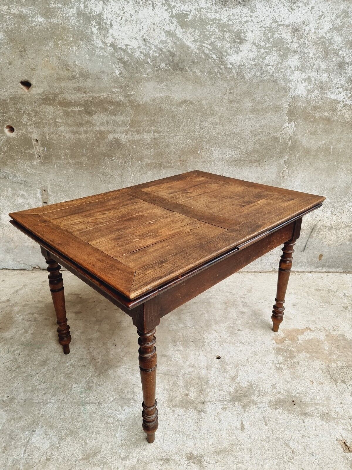 Extendable dining table elm wood