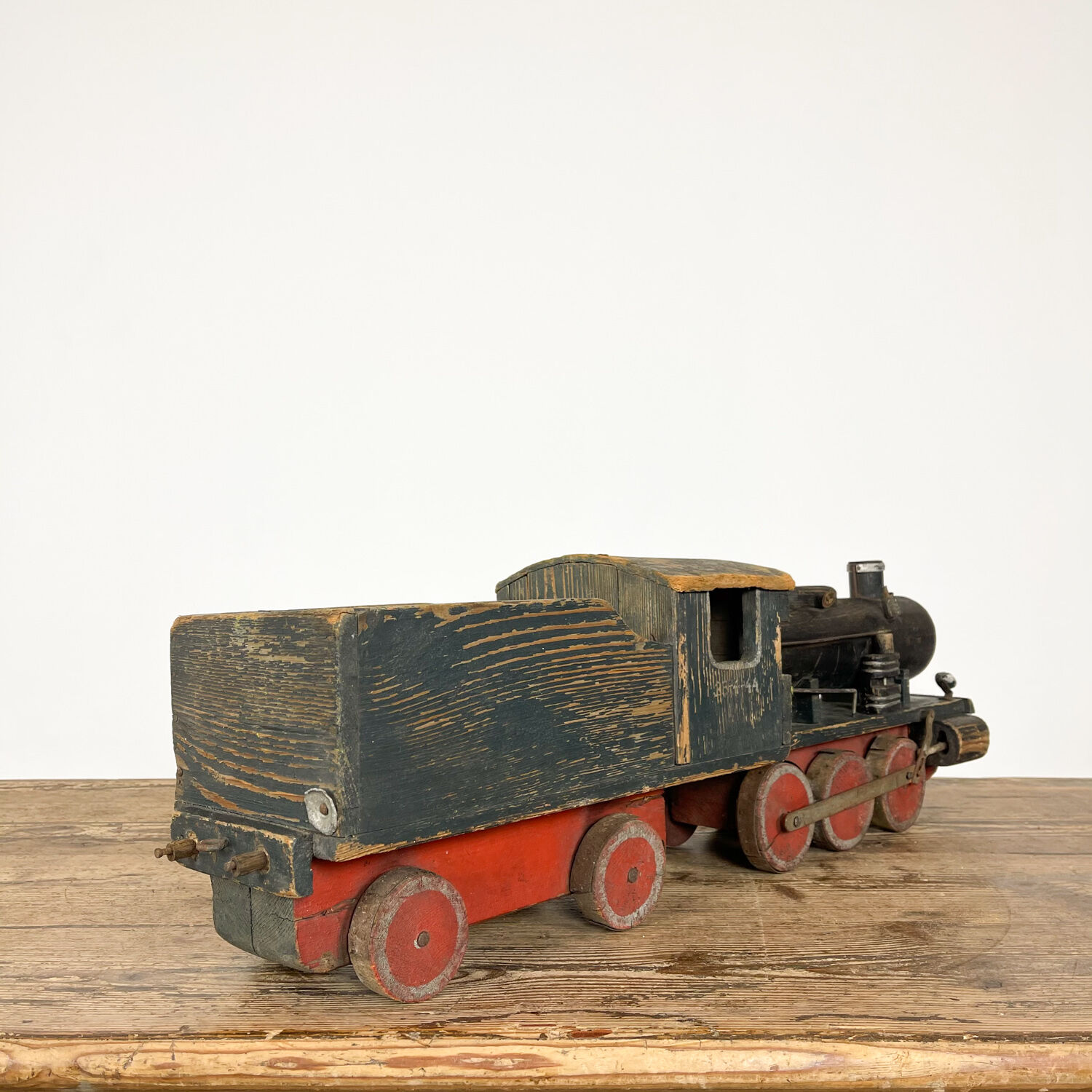 Jouet train en bois art populaire 1944